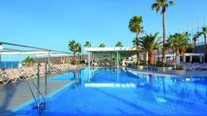 2 piscinas al aire libre, sombrillas, tumbonas