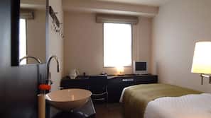 Premium bedding, down duvet, desk, blackout curtains