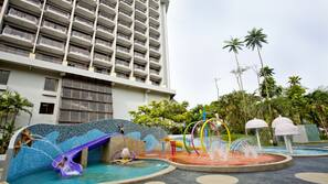 5 outdoor pools