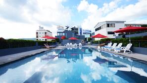3 outdoor pools