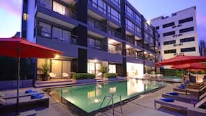3 outdoor pools