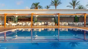 2 piscinas al aire libre