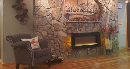Blackstone Lodge & Suites