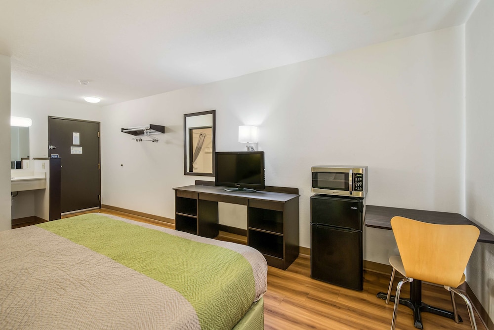 Motel 6 Fargo, ND - South