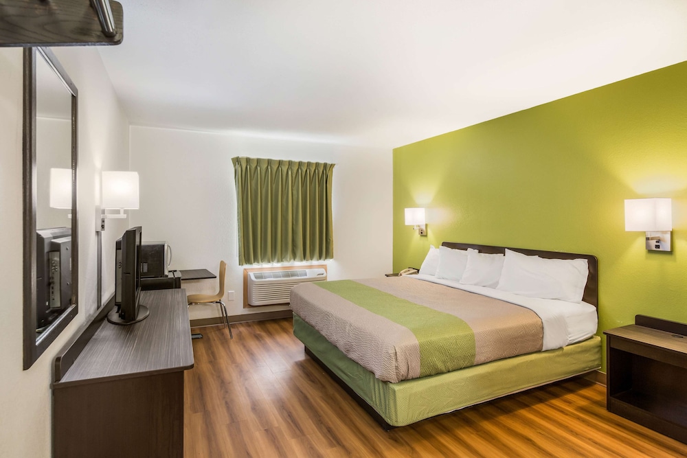 Motel 6 Fargo, ND - South