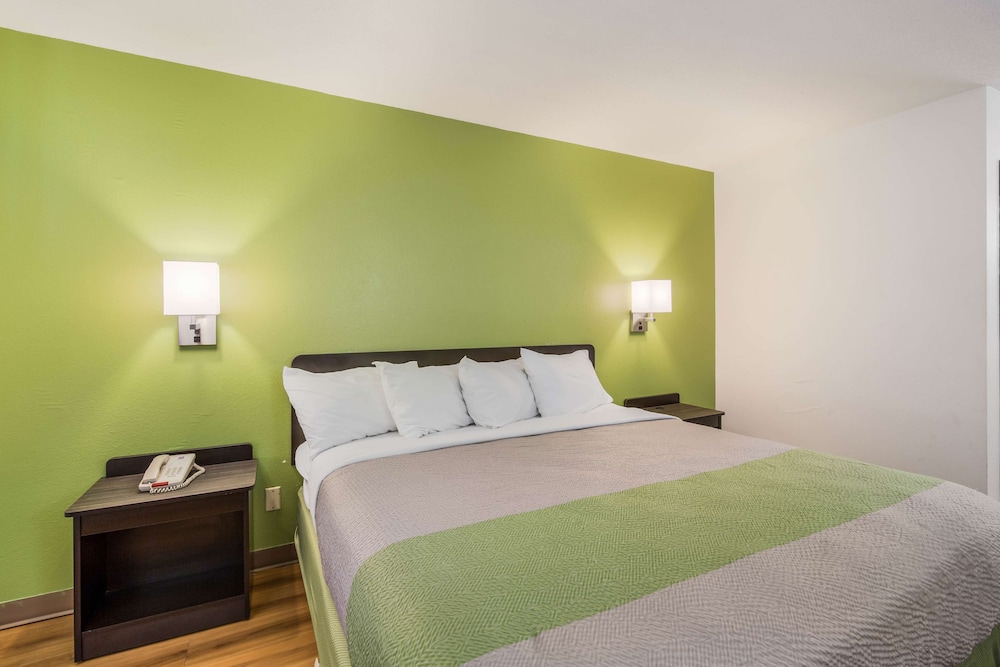 Motel 6 Fargo, ND - South