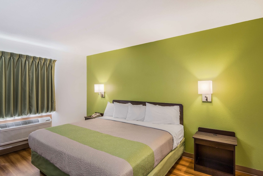 Motel 6 Fargo, ND - South