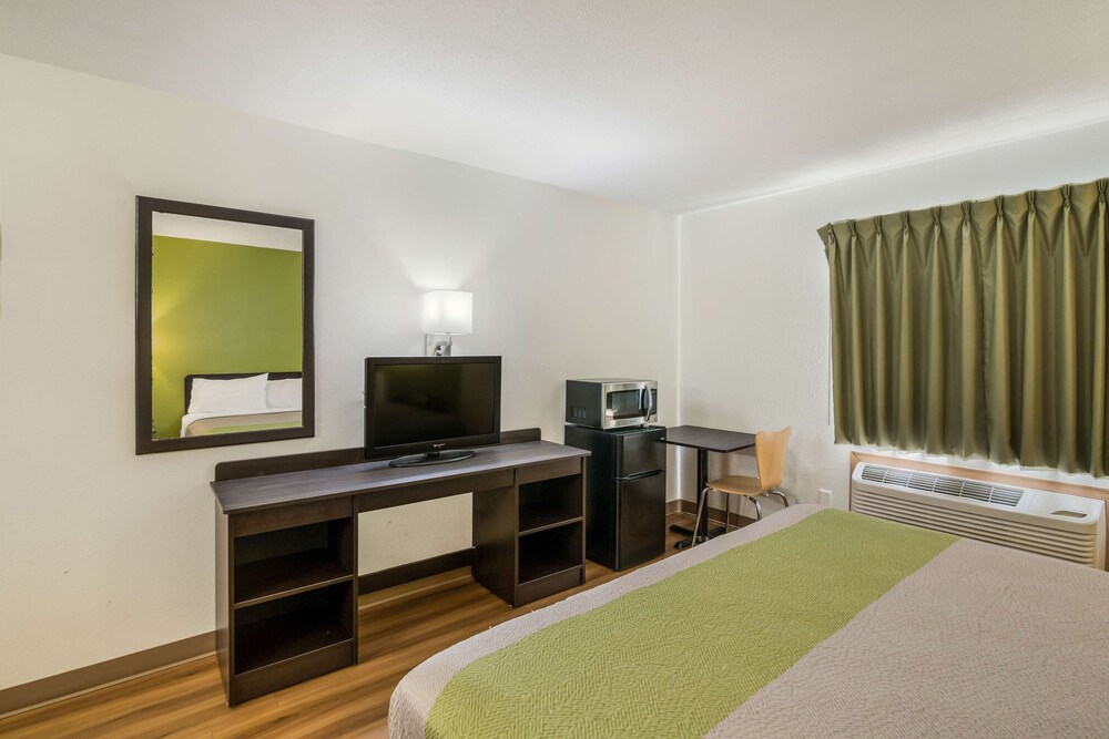 Motel 6 Fargo, ND - South