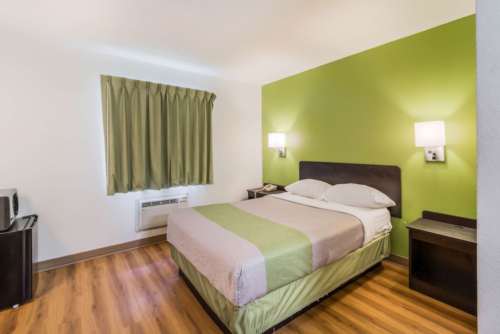 Motel 6 Fargo, ND - South