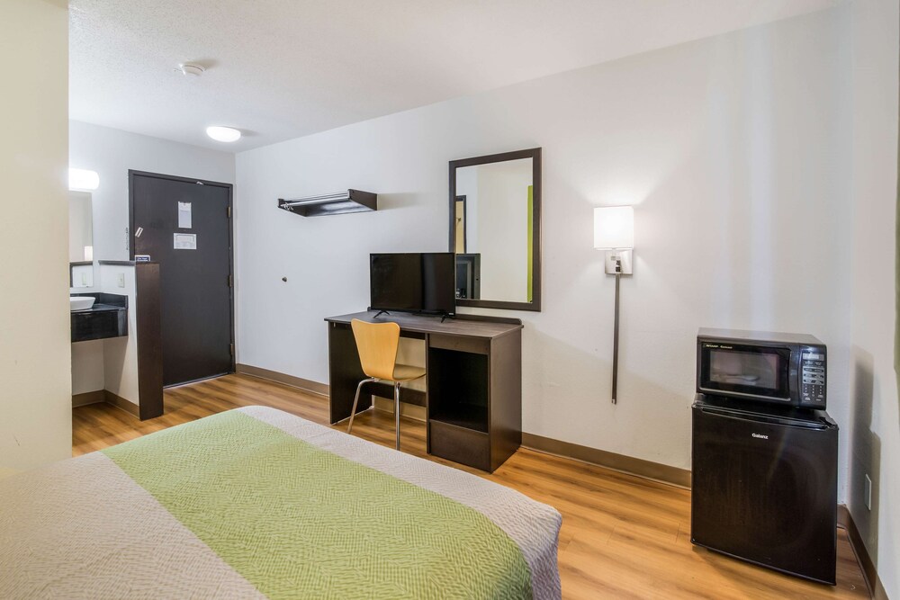 Motel 6 Fargo, ND - South