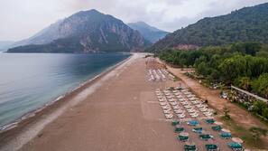 Beach nearby, sun-loungers, beach umbrellas, beach towels