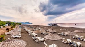 Beach nearby, sun-loungers, beach umbrellas, beach towels