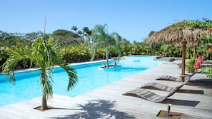 Outdoor pool, open 8 AM to 8:30 PM, sun loungers