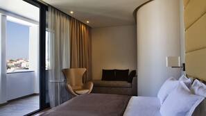 Minibar, caja fuerte, escritorio y sistema de insonorización