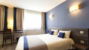 Escritorio, wifi gratis, ropa de cama y acceso en silla de ruedas