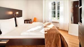 Free WiFi, linens