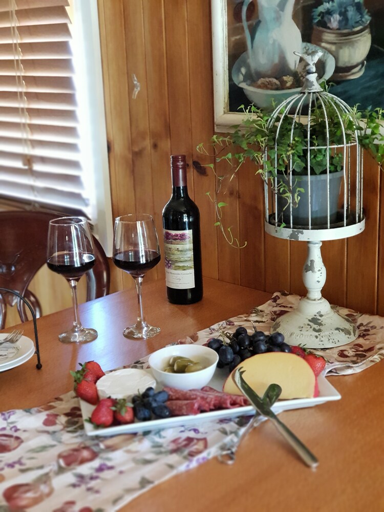Barney Creek Vineyard Cottages