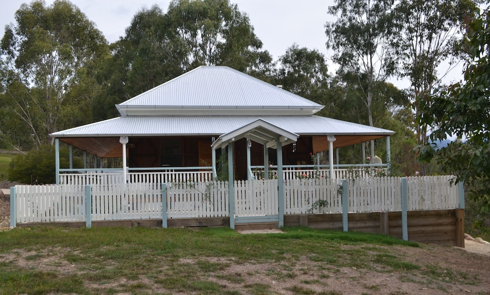 Barney Creek Vineyard Cottages