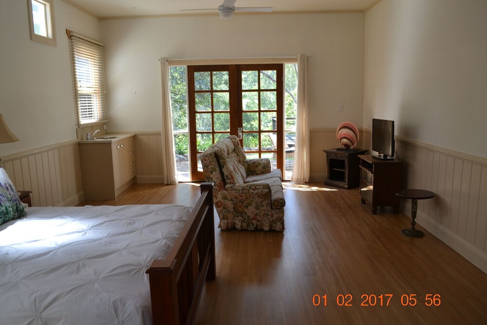 Barney Creek Vineyard Cottages