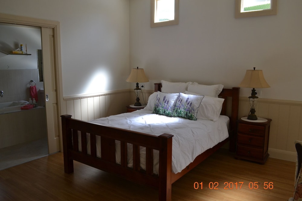 Barney Creek Vineyard Cottages