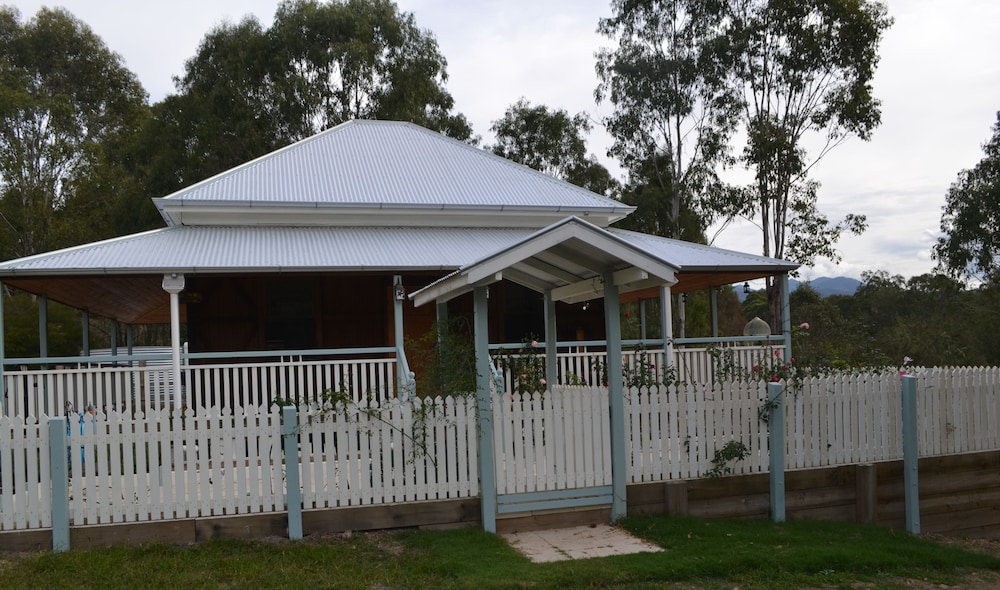 Barney Creek Vineyard Cottages
