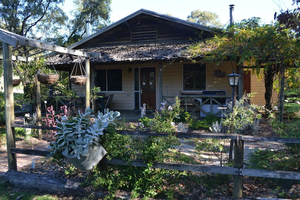 Barney Creek Vineyard Cottages