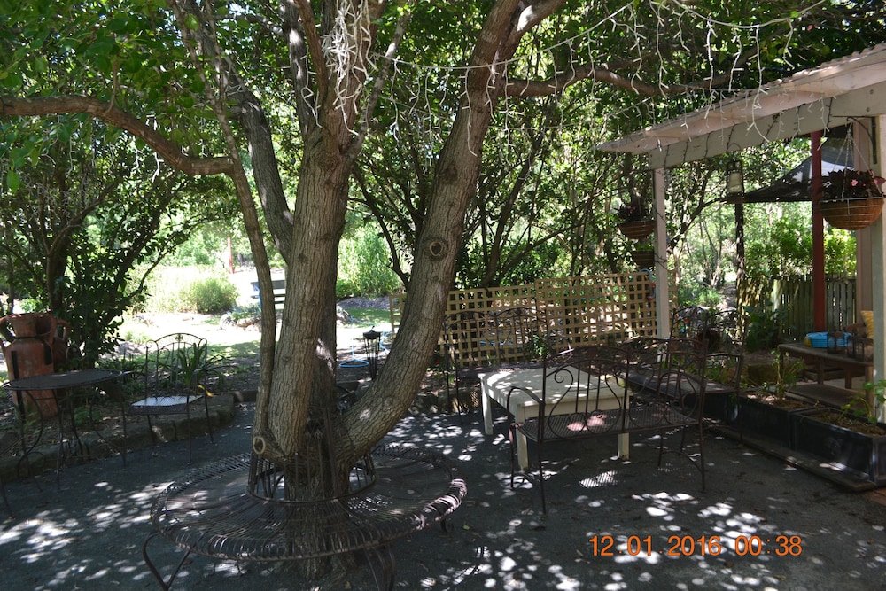 Barney Creek Vineyard Cottages