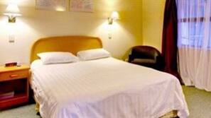 Iron/ironing board, cots/infant beds, WiFi