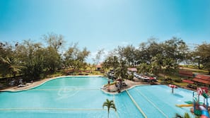 Outdoor pool, cabanas (surcharge)