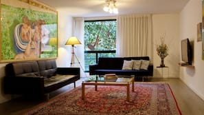 Premium bedding, in-room safe, individually decorated