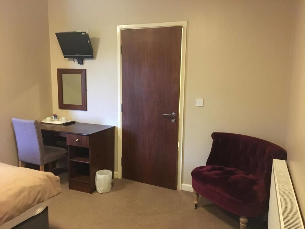 Fitzwilliam Arms Hotel Reviews, Photos & Rates