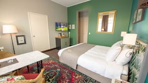 Zimmersafe, Bügeleisen/Bügelbrett, kostenpflichtige Babybetten