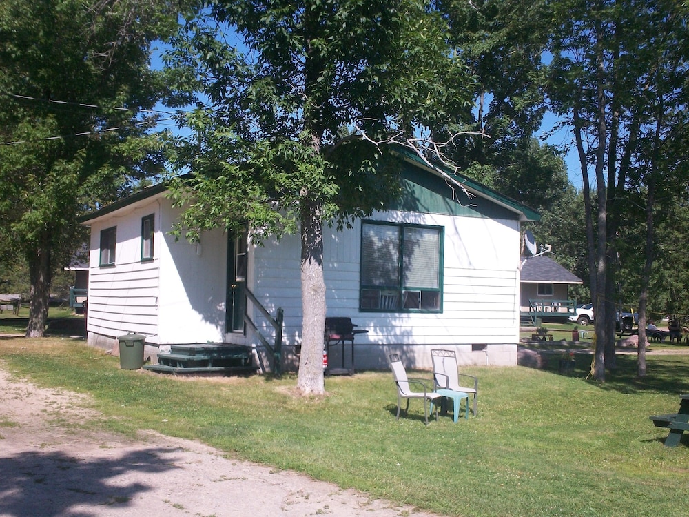 Chalkley S Sandy Bay Cottage Resort In Nipissing Township Hotel