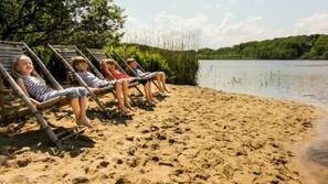 En privat strand, roning/kanosejlads, fiskeri