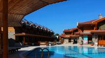 Indoor pool, seasonal outdoor pool, pool loungers