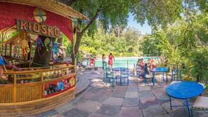 2 piscinas al aire libre