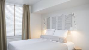 Minibar, in-room safe, desk, iron/ironing board