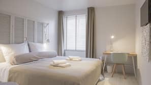 Minibar, in-room safe, desk, iron/ironing board