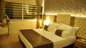 Luxe beddengoed, een minibar, een kluis op de kamer, een bureau