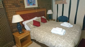 Iron/ironing board, free WiFi, linens
