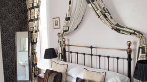 Individually decorated, iron/ironing board, free WiFi, linens