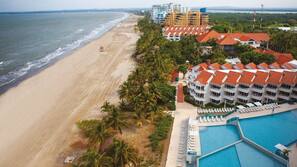 Beach nearby, free beach cabanas, sun loungers, beach towels