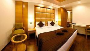 Minibar, desk, soundproofing, iron/ironing board