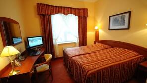 Minibar, Schreibtisch, kostenloses WLAN