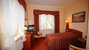 Minibar, Schreibtisch, kostenloses WLAN