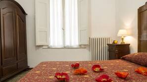 Materassi Select Comfort, con arredamento individuale, una scrivania