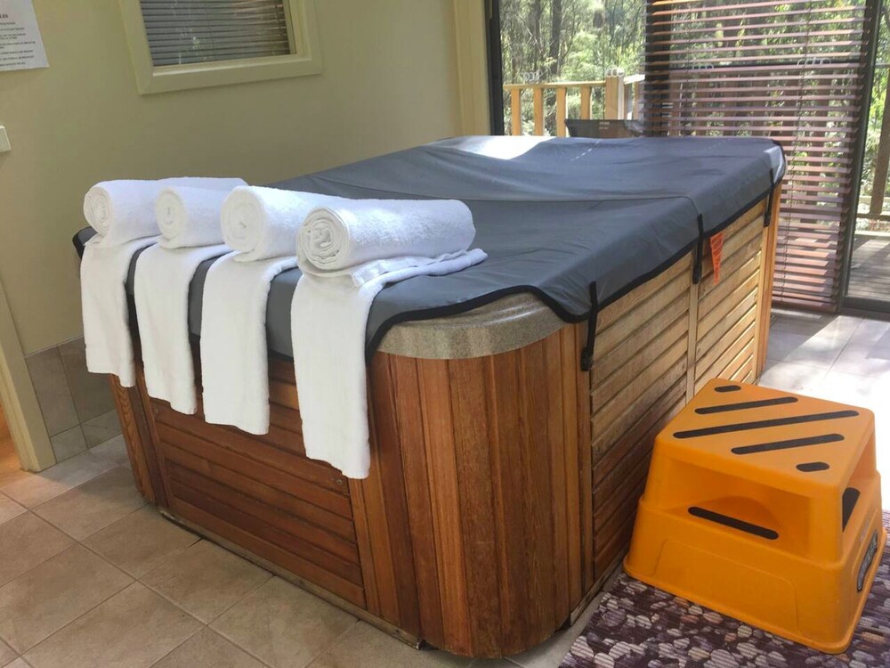 Idyllic Retreat For 4 People in Beautiful Otway Ranges, Recharge & Refresh in Hot Tub