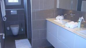 Badewanne und Dusche (separat), Regendusche