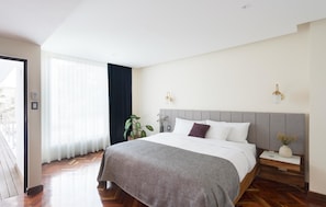 Deluxe Suite, 1 King Bed | Room amenity