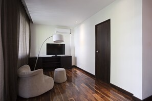 Luxury Room | Egyptian cotton sheets, premium bedding, down comforters, pillowtop beds